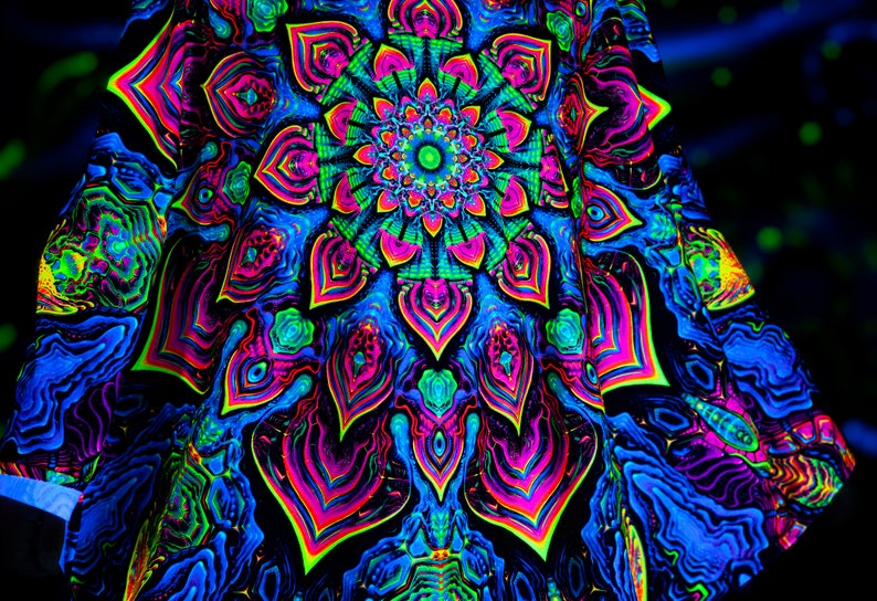 Vêtements chauds Magic PONCHO Mandala , cape réactive aux UV lumière noire, manteau fractal Trippy Psytrance, poncho fractal, poncho de festival image 9