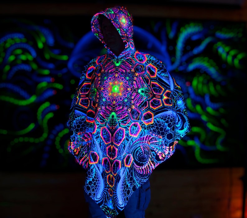 PONCHO magique Rising Energy , cape réactive aux UV lumière noire, manteau Trippy psytrance fractal, mandala néon, poncho fractal image 1