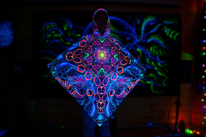 Magie PONCHO Rising Energy warme Festival Kleidung, Schwarzlicht UV-aktives Cape, Fraktal Trippy, Psytrance Mantel, Neon Mandala, Fraktal Poncho Bild 6