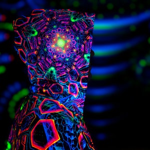PONCHO magique Rising Energy , cape réactive aux UV lumière noire, manteau Trippy psytrance fractal, mandala néon, poncho fractal image 8