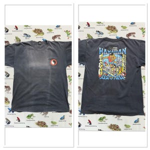 90s T&C Surf Designs / Surfer Culture / Surfer Shirt / Town and Country / Hawaiian / Black Graphic T-Shirt