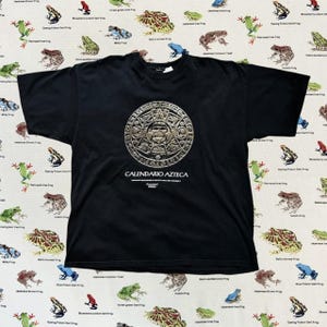 Aztec Design / &#39;Calendario Azteca&#39; / Tōnatiuh / Sun Stone  /Black Art Graphic T-Shirt