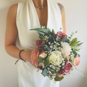 Buquê de noiva rosa-poeira: conjunto de flores artificiais para casamento estilo boho