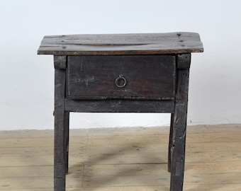 Mesita auxiliar española de roble, siglo XVIII.