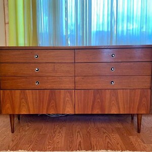 Mid-Century Modern Walnut Credenza - Retro Scandinavian Design Sideboard - Handcrafted Wood Buffet - Minimalist Furniture Storage Cabinet