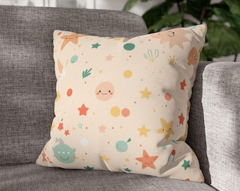 Fronha fofa com estrelas e planetas, capa de almofada espacial kawaii, fronha infantil, capa de almofada para decoração de quarto de bebê, decoração celestial para quarto infantil.