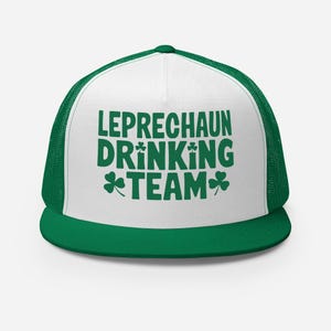 St. Patrick&#39;s Day Flat Bill truckerpet | Leprechaun-drinkteam | Grappige Ierse snapback-pet met mesh