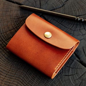 Minimalistische Leder Geldbörse | Schlanke Brieftasche aus Vollleder | Kleine Geldbörse aus pflanzlich gegerbtem Leder | Braune Geldbörse/Kartenhalter
