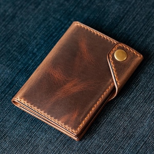 Minimalistische Ausweistasche aus Leder | Braune Leder Geldbörse Kartenhalter | Kompakte und schlanke Brieftasche aus pflanzengegerbtem Leder