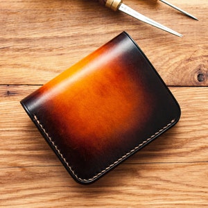 Herren Leder Geldbörse Kartenhalter mit Verschluss | Kleine Geldbörse aus pflanzlich gegerbtem Leder | Braune Kompakte Bifold Leder Geldbörse