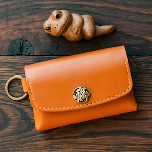 Cartera con llavero de cuero / Cartera elegante de color marrón caramelo para mujer / Cartera pequeña con tarjetero / Minicartera con llavero de cuero curtido vegetal