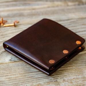 Cartera minimalista de cuero con remaches de cobre / Cartera fina de cuero de grano completo / Cartera rústica de cuero curtido vegetal / Tarjetero marrón