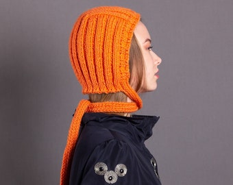 Damen Erwachsene Mütze mit Bindebändern. Wolle. Orange gefärbt