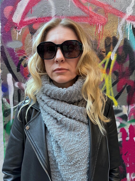 Sciarpa blu navy lavorata a maglia, scialle blu elettrico in pizzo