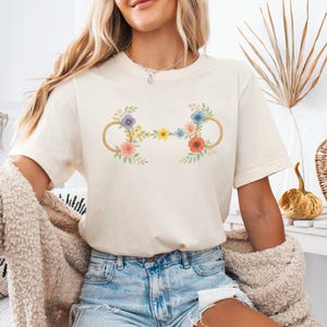Equestrian Shirt Simple Pretty Floral Snaffle Horse Lover Gift for Barn Mom Horse Show Tee Horseback Riding Trainer Gift Equestrian Apparel