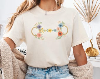 Equestrian Shirt Simple Pretty Floral Snaffle Horse Lover Gift for Barn Mom Horse Show Tee Horseback Riding Trainer Gift Equestrian Apparel