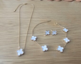 White Four leaf flower jewellery set