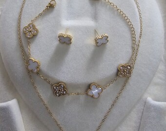 White Four leaf flower jewellery set