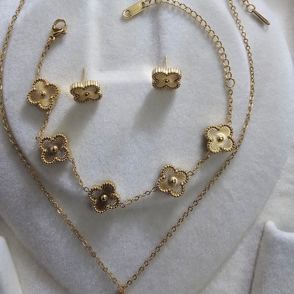 Gold Four leaf flower jewellery set