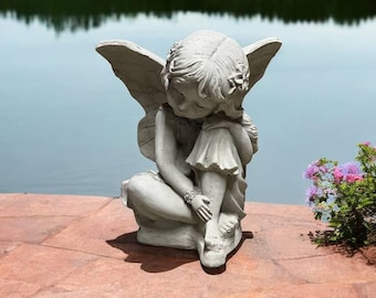 Sculpture détaillée de fée fille en plein air Statue de fille d'extérieur avec des ailes Décoration de fée en béton pour la terrasse, le jardin ou la maison Fabriquée aux États-Unis