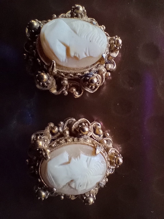 Florenza clip on Lady cameo earrings