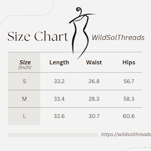 Puede incluir: Una tabla de tallas para WildSolThreads con un icono de vestido. La tabla enumera las tallas S, M y L con las medidas correspondientes en pulgadas para largo, cintura y caderas. La URL https://wildsolthreads.etsy.com aparece abajo a la derecha.
