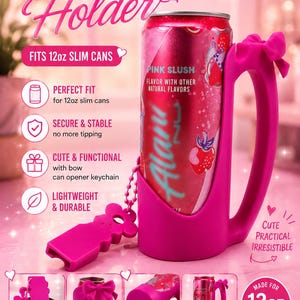 Puede incluir: Un soporte para latas delgadas de color rosa brillante con asa y un lazo decorativo, diseñado para latas delgadas de 355 ml. Incluye un llavero abrelatas rosa a juego. El texto en la imagen incluye SLIM CAN HOLDER, FITS 12oz SLIM CANS y PINK SLUSH.