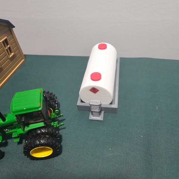 1/64 diesel fuel tank, with spill pad and pump