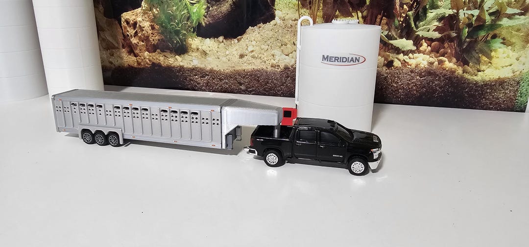 鉄道模型 TURNPIKE LIVESTOCK TRAILER MAMMOTH Cattle livestock trailer - T-678 Kurier 10 - CynkoMet Sp. z