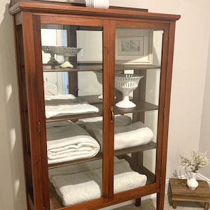 SOLD!!Antique Cabinet/ Hutch                     Do NOT PURCHASE! Sold!