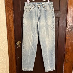 jeans vintage Levi&#39;s 550s con lavado claro