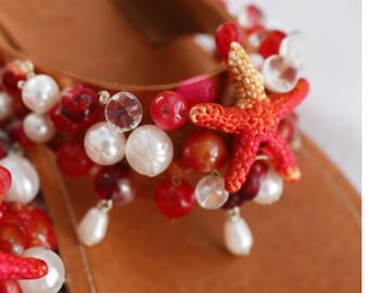 Sandalias griegas de cuero hechas a mano / Sandalias con cuentas rojas / Sandalias adornadas con perlas / Sandalias con cristales de estrella de mar / Zapatos para bodas en la playa / EU 38