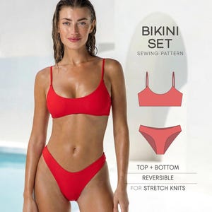 Może przedstawiać: Kobieta w czerwonym bikini. Zestaw bikini składa się z góry i dołu. Obraz pokazuje również schemat zestawu bikini z tekstem "BIKINI SET SEWING PATTERN". Schemat zawiera tekst "TOP + BOTTOM REVERSIBLE FOR STRETCH KNITS".