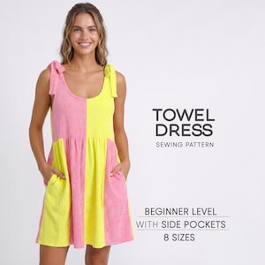 Op de afbeelding: Een mouwloze handdoekjurk met een color-block ontwerp in felroze en neongeel. De jurk heeft schouderbandjes om te strikken, een ronde halslijn en zijzakken. Tekst: TOWEL DRESS SEWING PATTERN, BEGINNER LEVEL WITH SIDE POCKETS, 8 SIZES.