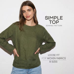 Op de afbeelding: Een olijfgroene top met lange mouwen en een ronde halslijn. De top heeft een losse pasvorm en is ontworpen voor geweven stoffen. Tekst op de afbeelding luidt "SIMPLE TOP SEWING PATTERN" en "LOOSE FIT FOR WOVEN FABRICS 8 SIZES".