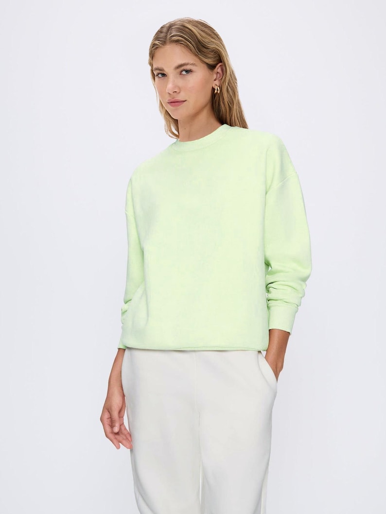 Women’s sweatshirt sewing pattern, pullover pattern for women, crew neck sewing pattern, fleece top pattern, hoodie sewing pattern, long sleeve top sewing pattern, loungewear sewing pattern for women, printable sweatshirt pattern PDF, beginner-friendly sewing pattern, digital women’s clothing pattern, comfy everyday pullover sewing project for stretch fabrics, jumper pattern for women, oversized sweatshirt pattern for women