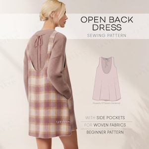 Peut inclure: Une femme porte un pull mauve et une robe dos nu à carreaux. La robe a des poches latérales et est un patron de couture pour débutants. Le texte de l'image indique "OPEN BACK DRESS SEWING PATTERN".