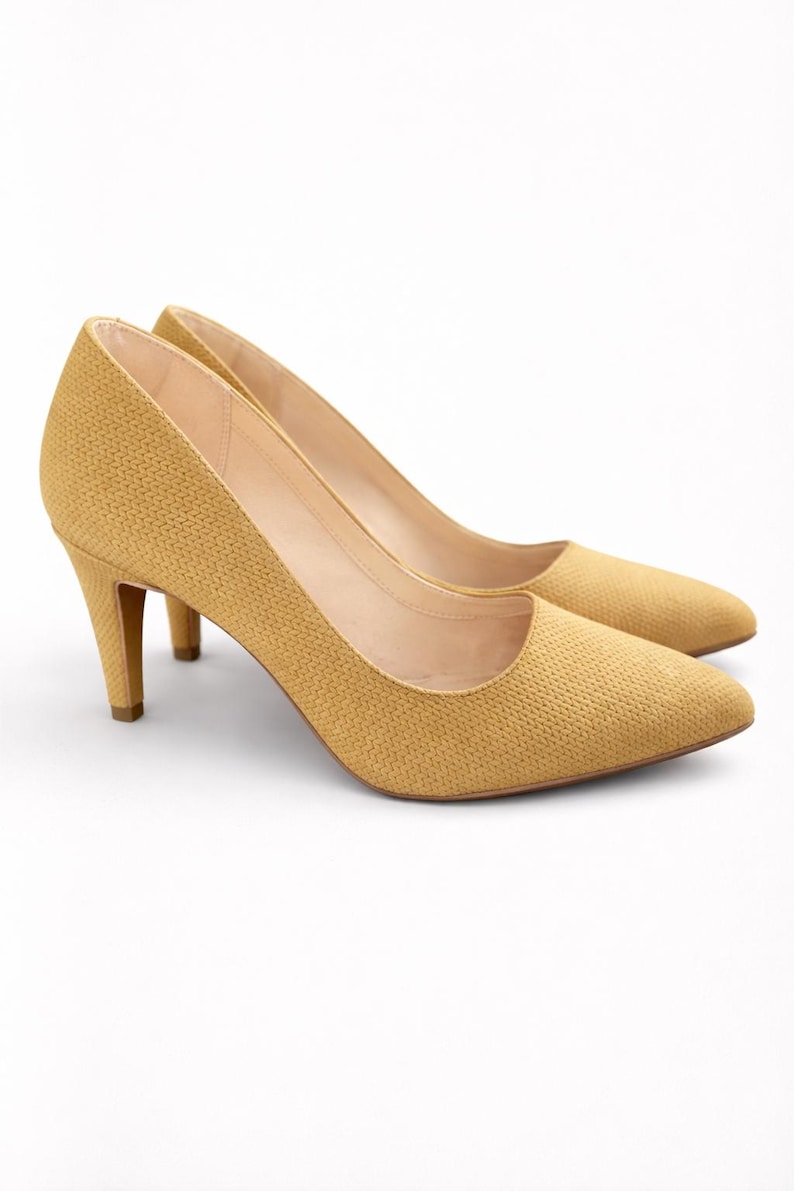 Clarks Laina Rae Leather Court Shoes - Ochre Nubuck (UK Size 5) image 1