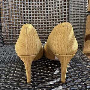 Clarks Laina Rae Leather Court Shoes - Ochre Nubuck (UK Size 5) image 5