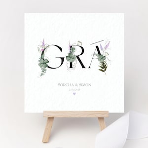Personalisierte irische Hochzeitskarte GRÁ Love Gaeilge Andenken Datum Paar Namen Herz Vierblättriges Kleeblatt Viel Glück Irland Blumen Wildblume