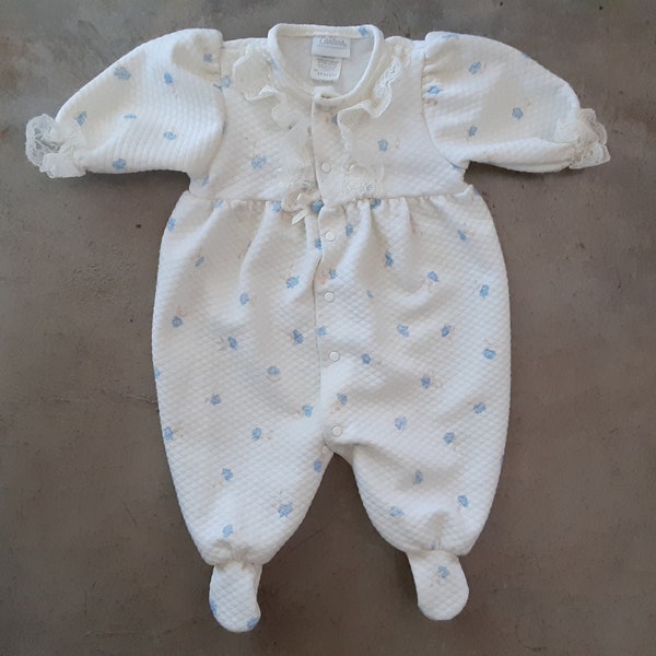 Vintage 80s Baby Girls Elegant Onesie Footie Puff Sleeve Bubble Romper Pale Blue Floral Lace Trim 0-3 months to 11 lbs