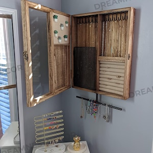 Hölzerner Wand befestigter Schmuck-Organisator mit Schrank | Wand Schmuck Halter | Ohrring Display | Halskette Organizer | Schmuckaufbewahrung