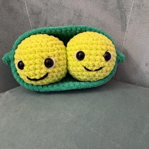Peas in a Pod, Best Friend Peas, Pea Stuffed Animal, Pea Plushie, Amigurumi Peas, Crochet Stuffed Animal, Crochet Peas, Pea Pod, BFF Peas