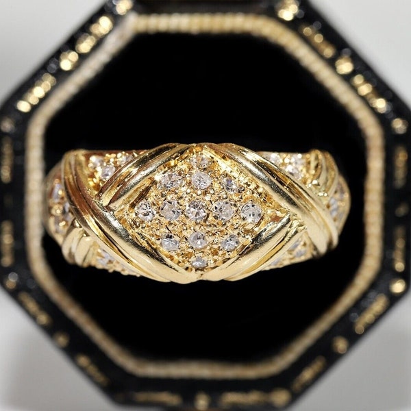 Vintage Circa 1980s 18k Gold Natural Diamond Decorated Band Ring