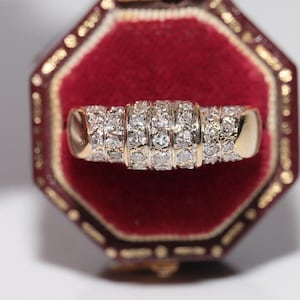 Vintage Circa 1980s 18k Gold Natural Diamond Decorated Band Ring