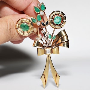Vintage Circa 1960s 18k Gold Natural Diamond Emerald And Sapphire Brooch
