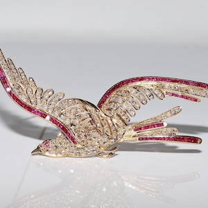 Antique Circa 1900s 18k Gold Natural Rose Cut Diamond Decorated Bird Brooch