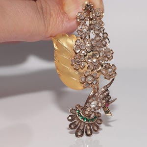 Antique Circa 1900s 14K And 8K Gold Natural Rose Cut Diamond And Emerald Brooch