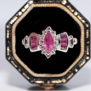Anillo de colección vintage de oro de 14 quilates con diamante natural y rubí marquesa de los años 90.