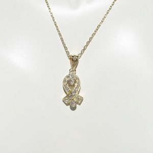 Vintage Circa 1980s 14k Gold Natural Diamond Decorated Pendant Necklace